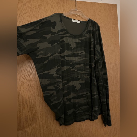 ✨SOLD✨ A Beautiful Soul Top - Picture 2 of 5